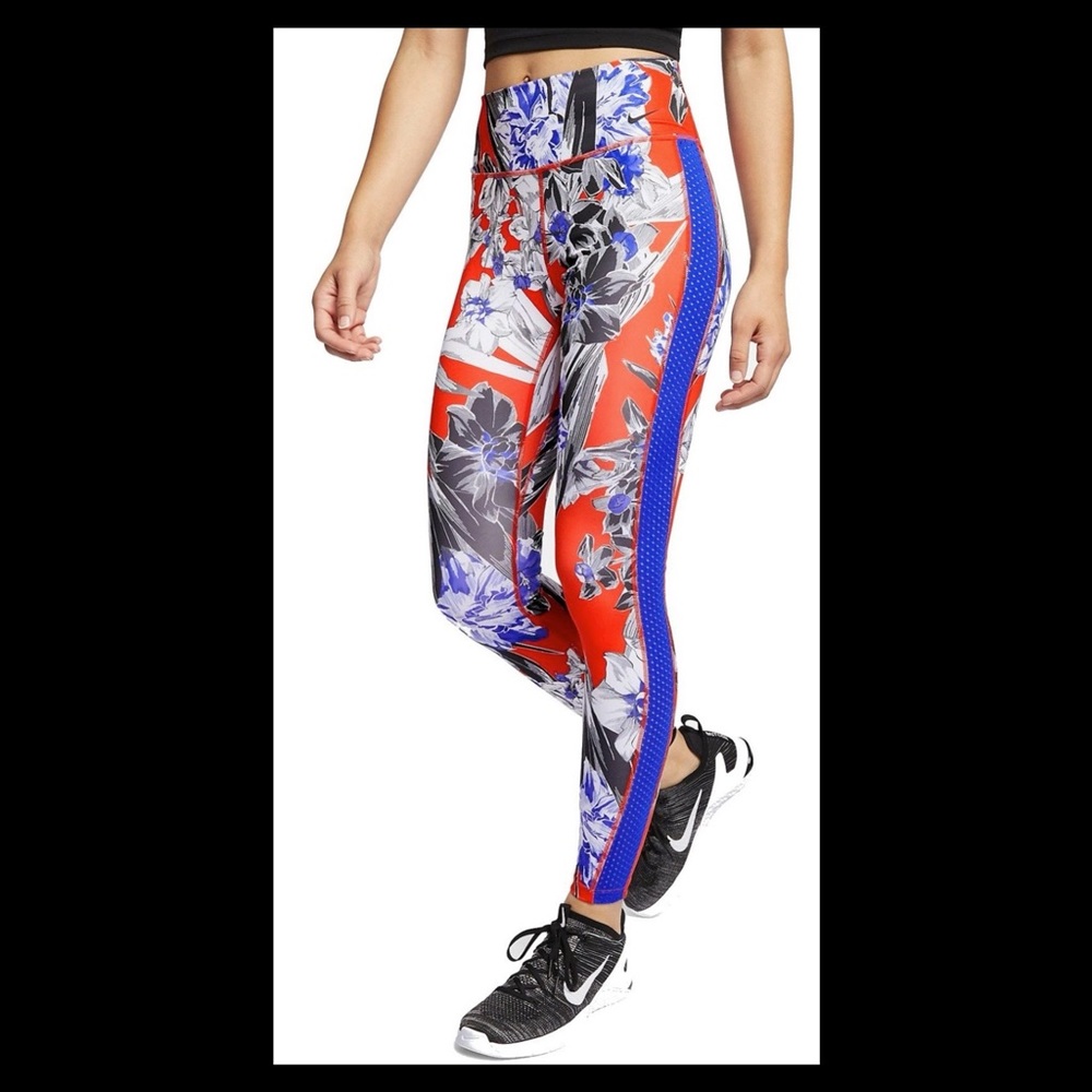 Nike Women’s One Plus Ultra Femme
Floral: Red/Blue/White